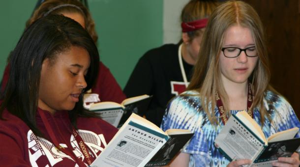 students reading 